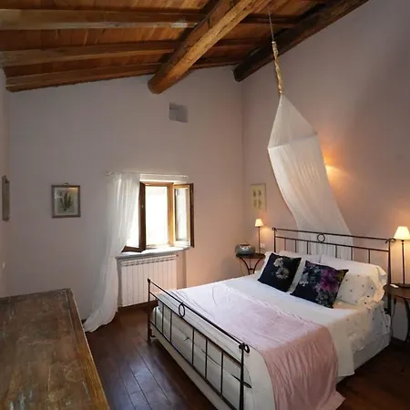 Villa Beautiful Surrounded By Forests Serricciolo